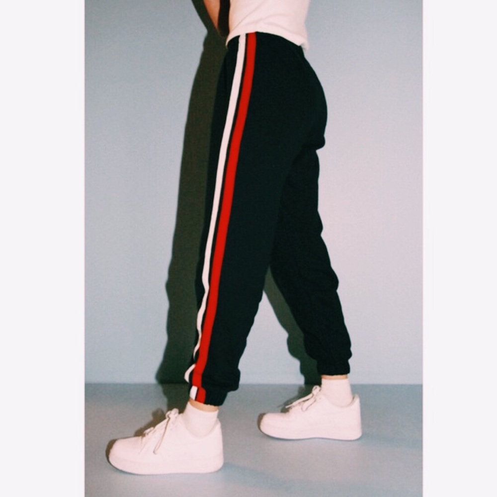 BRANDY MELVILLE JOHN GALT SWEATS